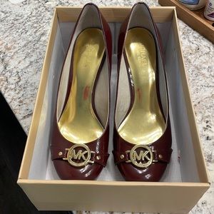 Michael Kors size 8 maroon heels